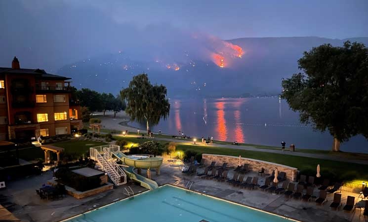 عمليات إجلاء السكان من الغرب الأمريكي مستمرة جراء الحرائق- (صور)