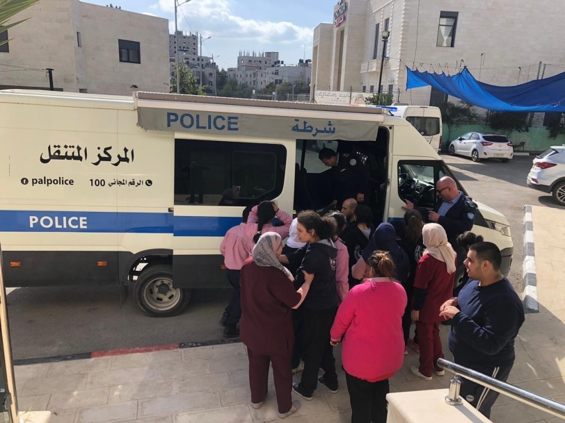 الشرطة تنظم يوماً ترفيهياً وتوزع الهدايا بمناسبة اليوم العالمي لذوي الإعاقة في رام الله 