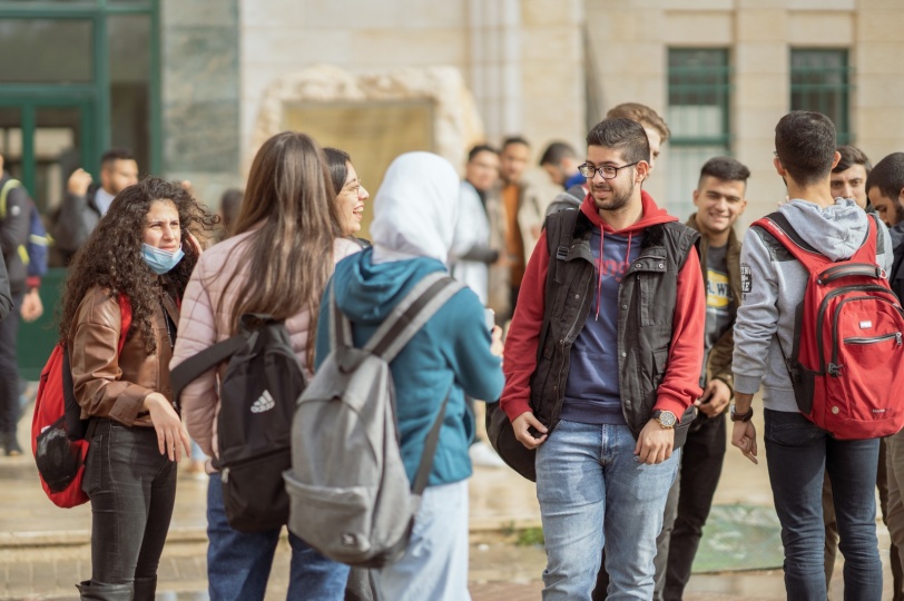 منح كلية وجزئية في معظم التخصصات… جامعة القدس تعلن فتح باب القبول في برامج البكالوريوس والدبلوم المتوسط والدراسات العليا للفصل الثاني