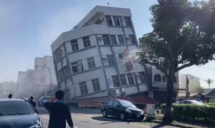 تايوان تتعرض لأقوى زلزال في 25 عاما وتحذيرات من تسونامي