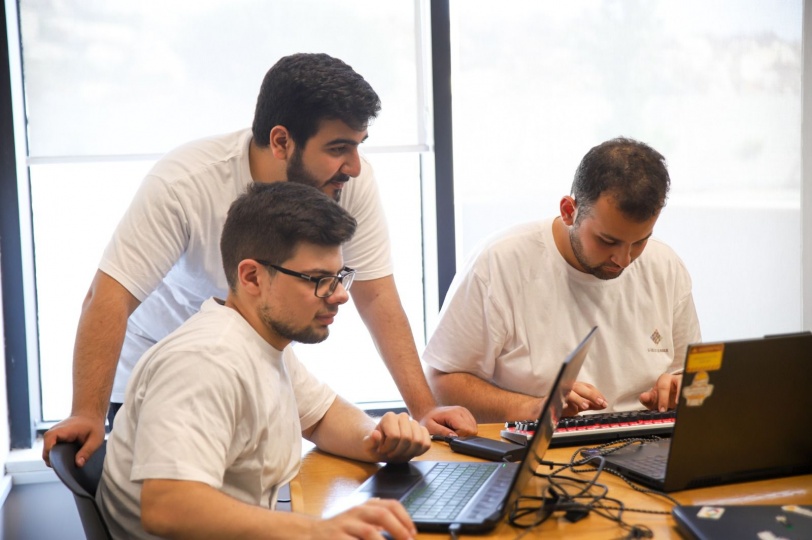 كلية الهندسة وتكنولوجيا المعلومات في جامعة النجاح الوطنية تحصد المراكز الثلاثة الأولى في بطولة Tech League في الذكاء الاصطناعي لعام 2024