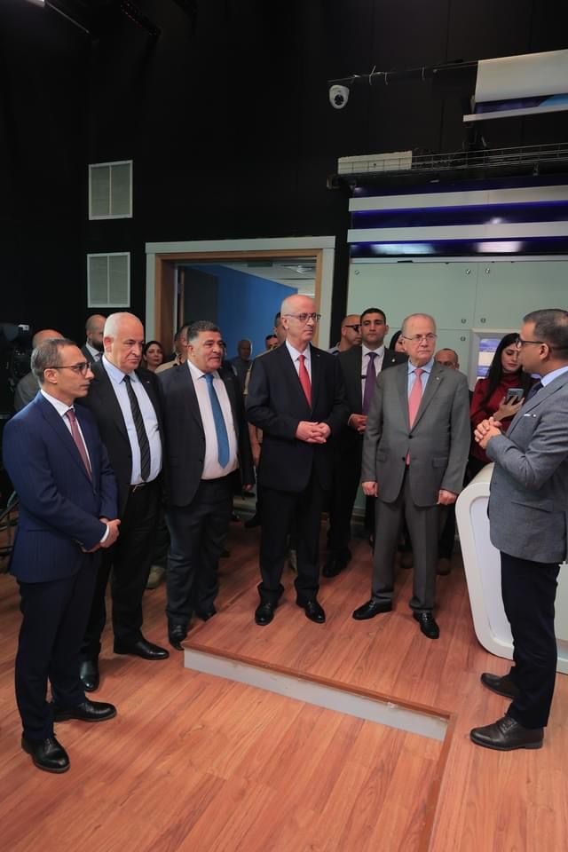 بالصور: رئيس الوزراء الفلسطيني ووزراء الحكومة يزورون جامعة النجاح الوطنية في نابلس