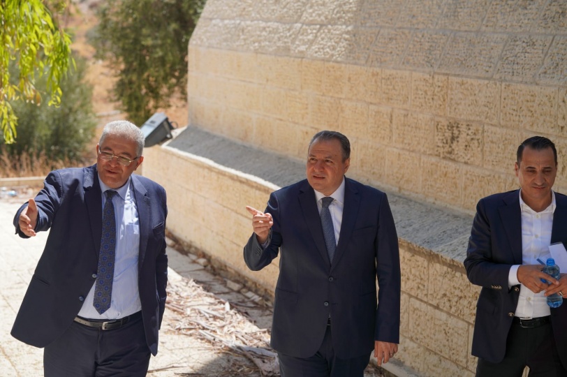 السفير الأردني يزور جامعة القدس ويشيد بالقفزة النوعية التي تشهدها الجامعة مؤخراً  
