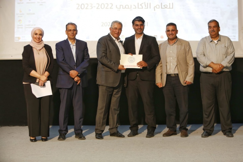 جامعة القدس تكرم باحثيها المتميزين للعام الأكاديمي 2022-2023