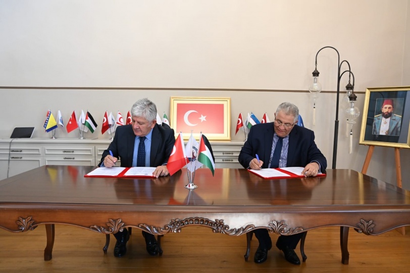 جامعة القدس وجامعة العلوم الطبية في إسطنبول توقعان تجديد بروتوكول التعاون العلمي والبحثي والطبي