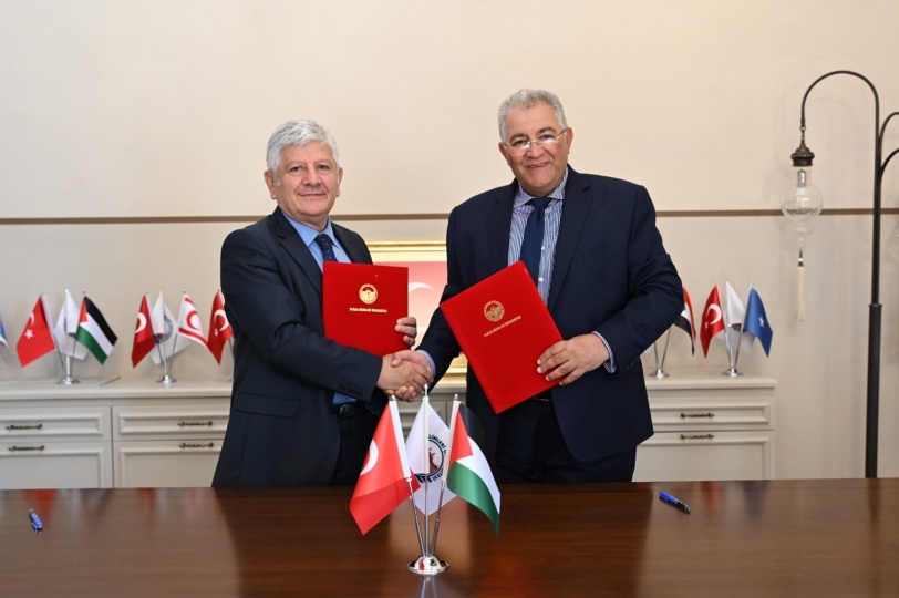 جامعة القدس وجامعة العلوم الطبية في إسطنبول توقعان تجديد بروتوكول التعاون العلمي والبحثي والطبي