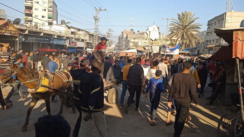 بالصور..إغلاق الأسواق والبسطات جنوب ووسط القطاع احتجاجاً على الغلاء والاحتكار