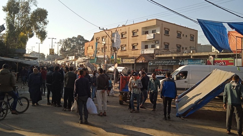 بالصور..إغلاق الأسواق والبسطات جنوب ووسط القطاع احتجاجاً على الغلاء والاحتكار