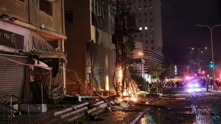 صور.. اصابة 5 إسرائيليين أحدهم بجروح خطرة بتل أبيب بصواريخ حزب الله