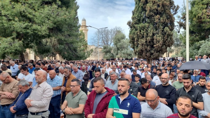 75 الف مصل يؤدون صلاة الجمعة الآخيره من شهر رمضان في المسجد الأقصى