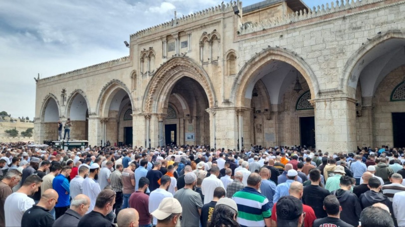 75 الف مصل يؤدون صلاة الجمعة الآخيره من شهر رمضان في المسجد الأقصى