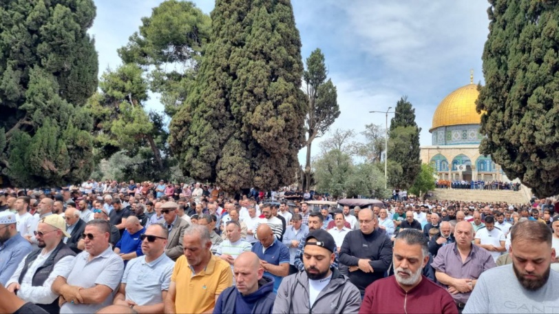 75 الف مصل يؤدون صلاة الجمعة الآخيره من شهر رمضان في المسجد الأقصى