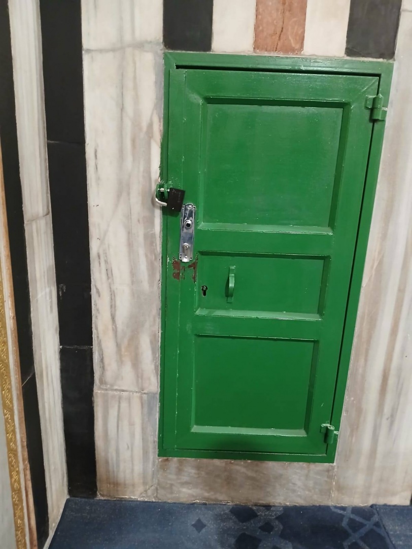 سابقة خطيرة.. الاحتلال يضع أقفالا على ابواب مقامات في الحرم الإبراهيمي الشريف