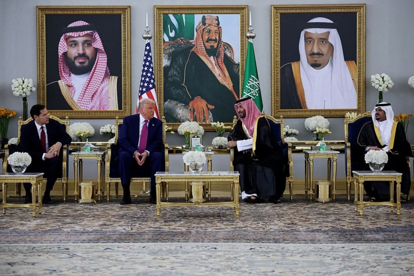 بالصور: الرئيس الأمريكي يصل الى السعودية