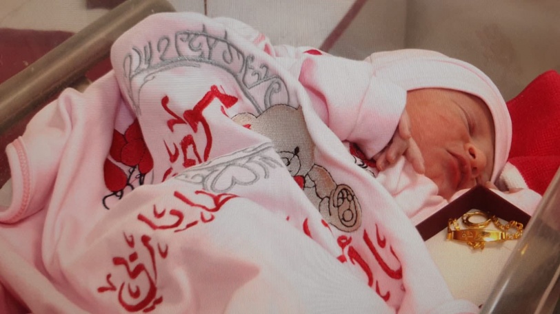 صور...أسير من بلدة قباطية جنوب جنين يرزق بطفله من نطفة مهربة