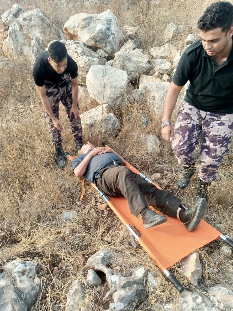صور....خلال أقل من 8 ساعات دفاع مدني طولكرم يعثر على مسن مفقود 