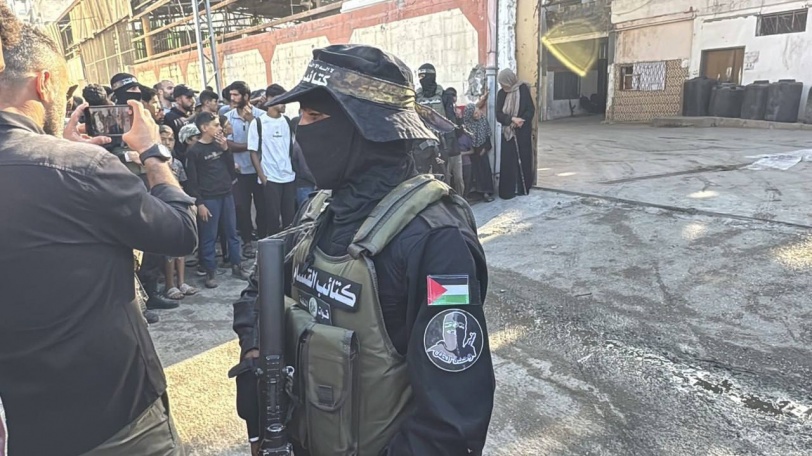 صور...القسام تفرج عن 20 أسيرا إسرائيليا