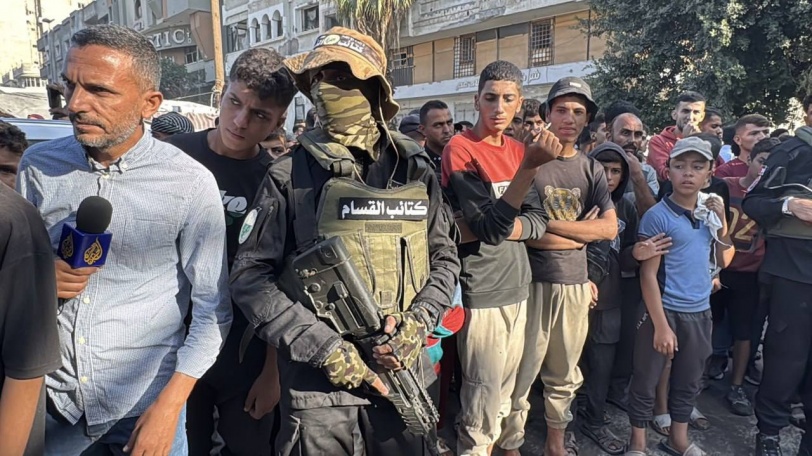 صور...القسام تفرج عن 20 أسيرا إسرائيليا