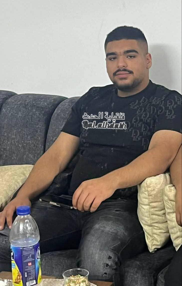 صورة الشهيد مؤمن ابو رياش
