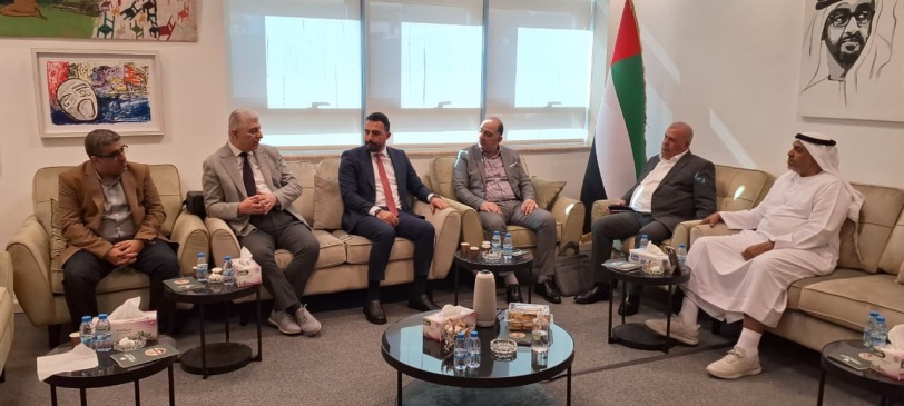 وفد من جامعة النجاح الوطنية يزور نادي الصداقة الإماراتي الفلسطيني لبحث آفاق التعاون المشترك