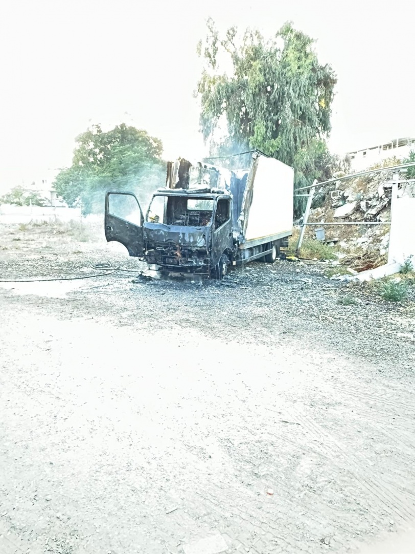 جريمة مروعة: مقتل شاب بجريمة اطلاق نار داخل شاحنة واشتعال النار بها بالداخل المحتل (صور)