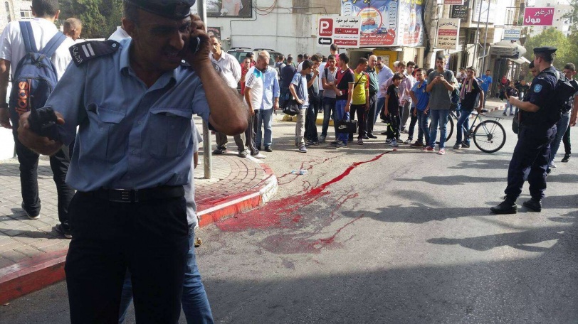 الاعتداء بالسكاكين على شابين واصابتهم بجروح خطيرة في رام الله
