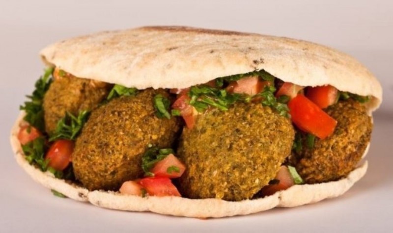 ساندويشة الفلافل في رام الله والقدس أغلى من البترول! وفي غزة بشيقل واحد فقط !