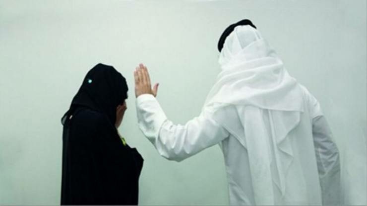 طلاق امراة بعد شهر من زفافها...والسبب "زدّ رصيدك"