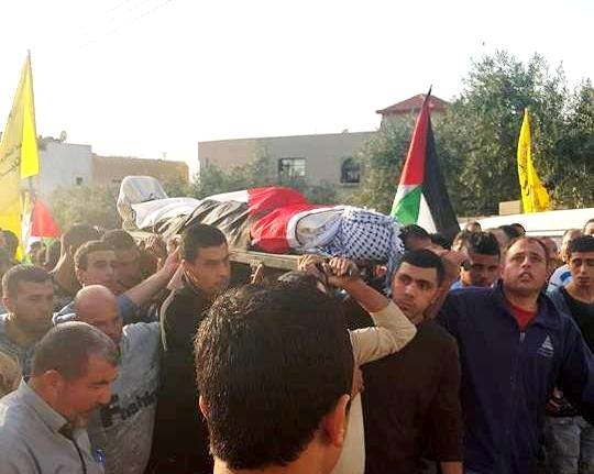 بالصور والفيديو: شهيد أوجع القلوب..جماهير غفيرة تشيع جثمان الشهيد أحمد عامر في سلفيت