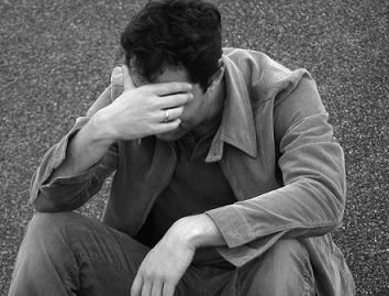 زوجة تترك وصية قبل موتها عذبت زوجها باقي حياته