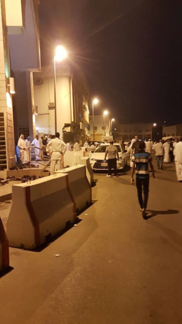 السعودية.. 3 تفجيرات انتحارية قرب الحرم النبوي وبالقطيف (صور)