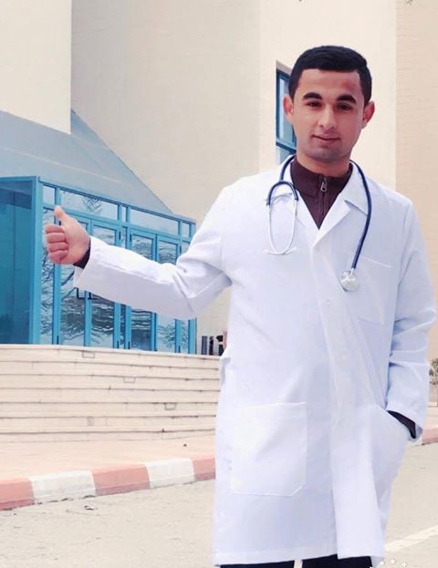 طالب الطب آدم بني شمسه..معدل تراكمي كامل في فصله الدراسي الأول بجامعة النجاح