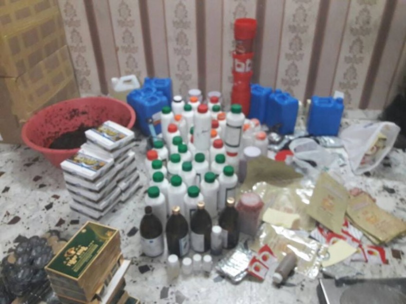 بالصور..ضبط مصنع معسل وكريمات ومنشطات جنسية داخل منزل في نابلس