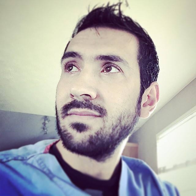 قصة طبيب سوري.. صرخ من أميركا "للاجئ وجه"!