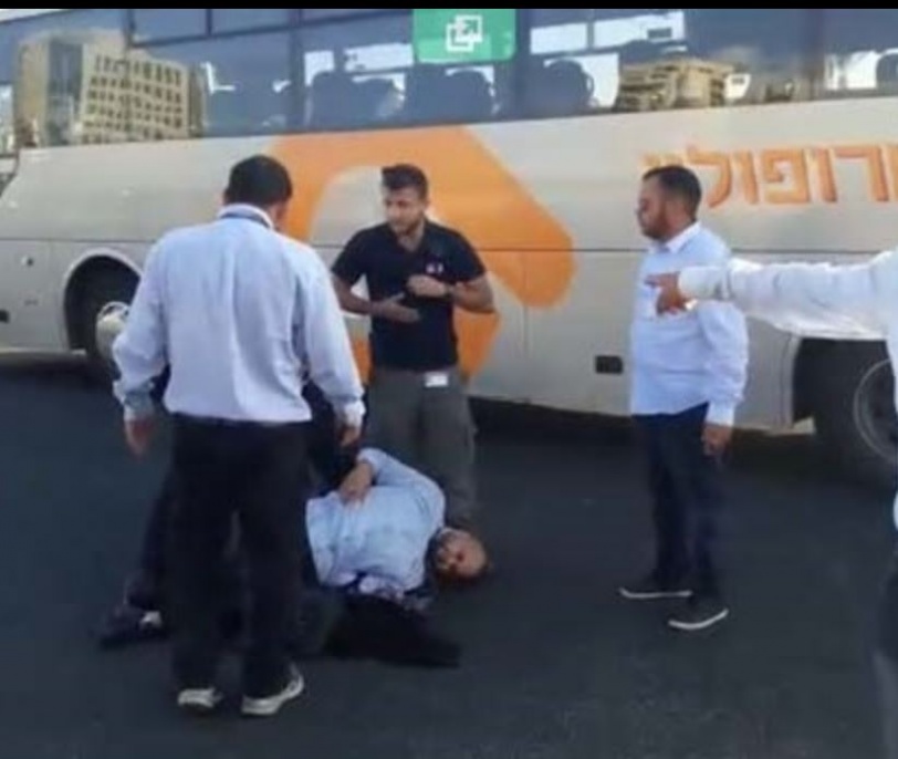 سائق فلسطيني يتعرض للاعتداء على خلفية عنصرية