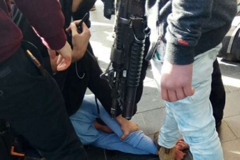 فيديو: لحظة طعن حارس امن إسرائيلي في عملية بالقدس