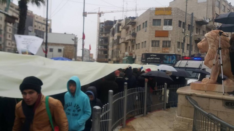 صور..كان بداخله قرابة ال_400 ألف شيكل.... مجهولون يسرقون الصراف الآلي لبنك فلسطين غرب رام الله