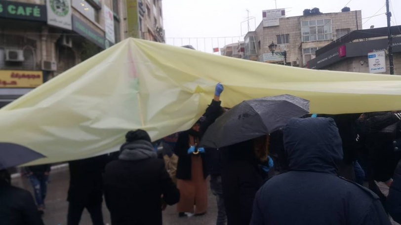 صور..كان بداخله قرابة ال_400 ألف شيكل.... مجهولون يسرقون الصراف الآلي لبنك فلسطين غرب رام الله