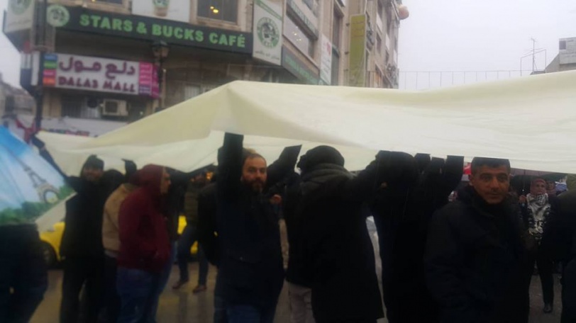 صور..كان بداخله قرابة ال_400 ألف شيكل.... مجهولون يسرقون الصراف الآلي لبنك فلسطين غرب رام الله
