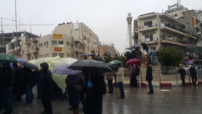 صور..كان بداخله قرابة ال_400 ألف شيكل.... مجهولون يسرقون الصراف الآلي لبنك فلسطين غرب رام الله