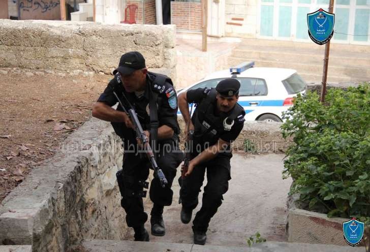الدفاع المدني يخمد حريق مركبة في جنين