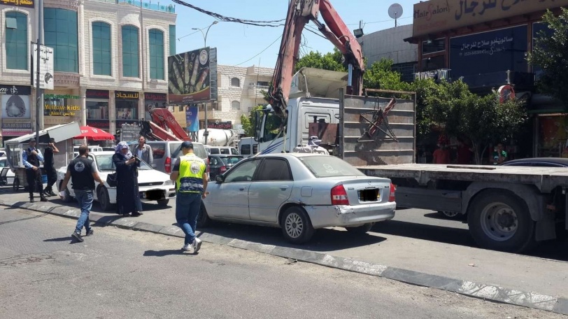 صور..الشرطة تزيل جملة من التعديات وتنظم الشارع العام في مدخل العيزرية جنوب شرق القدس