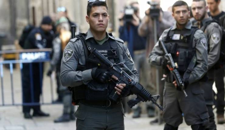 اعتقال فلسطينيين واستدعاء آخرين للتحقيق