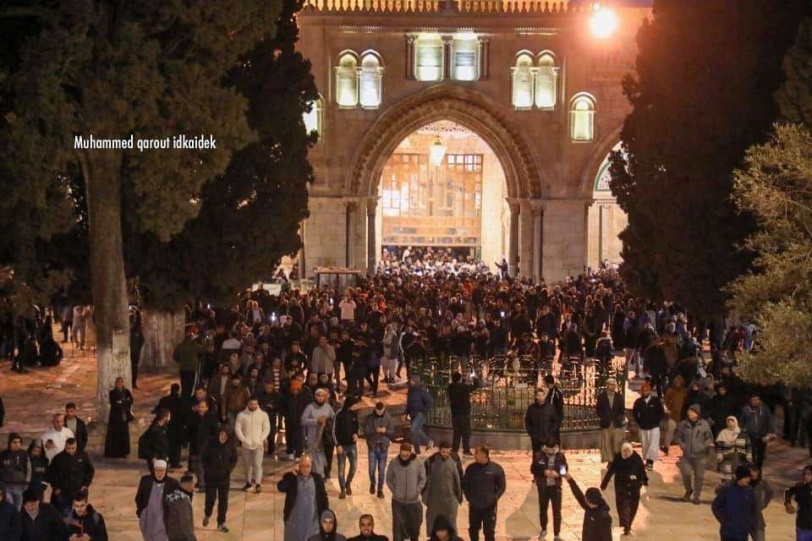 الآلاف يؤدون صلاة الفجر في المسجد الأقصى